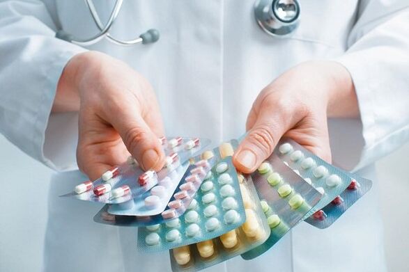 lekár vyberie antibiotiká na prostatitídu